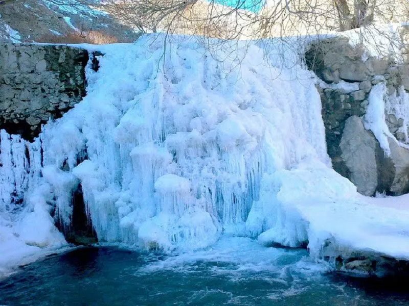آبشار یخی روستای سامان